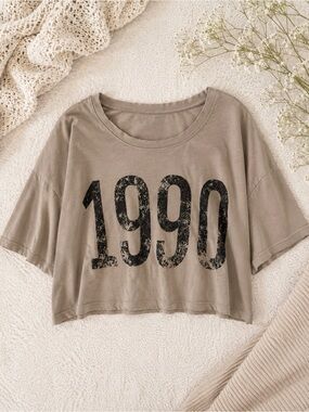 Vintage Canvas Taupe Cropped Tee with Distressed Black '1990' Graphic